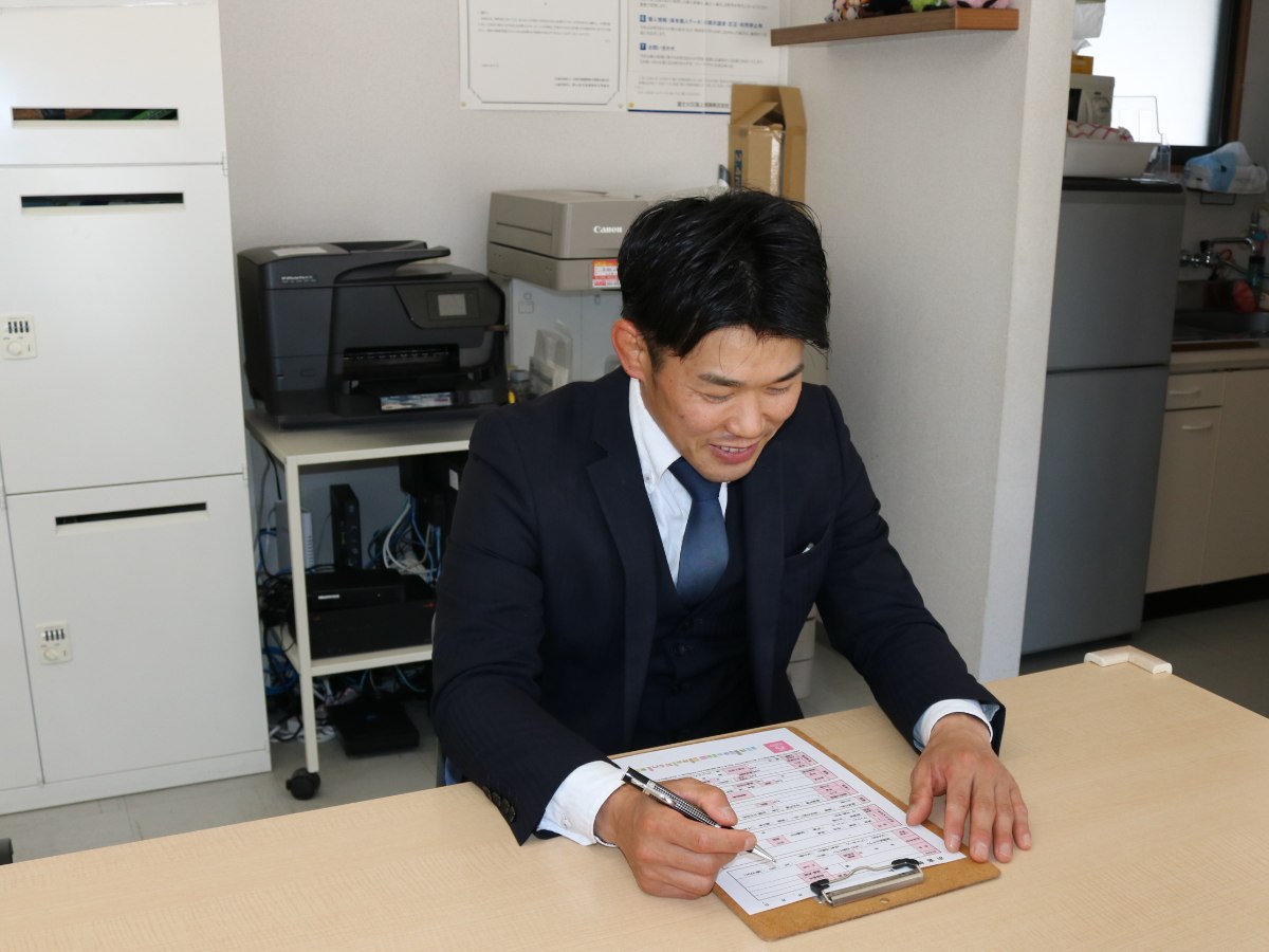 咲良不動産 代表 畠中（業務中）